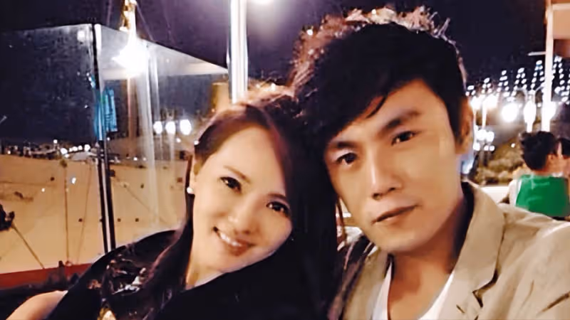 秦昊攜伊能靜國慶回瀋陽,小姨首次出鏡氣場強,姨夫更是大官