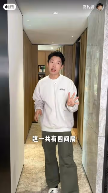 TVB「港男冠軍」父母罕見出鏡,被贊一家高顏值,爸爸像湯鎮業