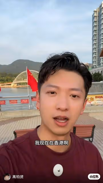 TVB「港男冠軍」父母罕見出鏡,被贊一家高顏值,爸爸像湯鎮業