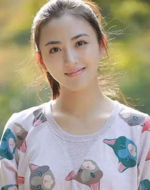 《紅樓夢》到白玉蘭獎,楊冪助理到演藝界新星,她的顏值太高了!