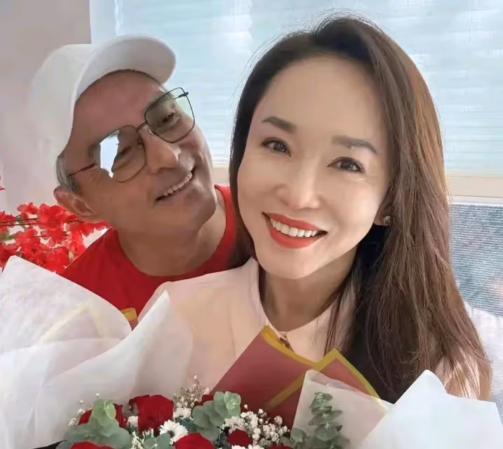 范文芳曬結婚15周年照,溫馨幸福!李銘順頭髮花白,夫妻似父女!