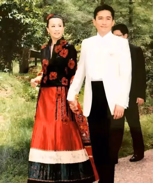 劉嘉玲曬不丹旅遊照,劉嘉玲素顏依舊貌美,62歲梁朝偉卻明顯老了