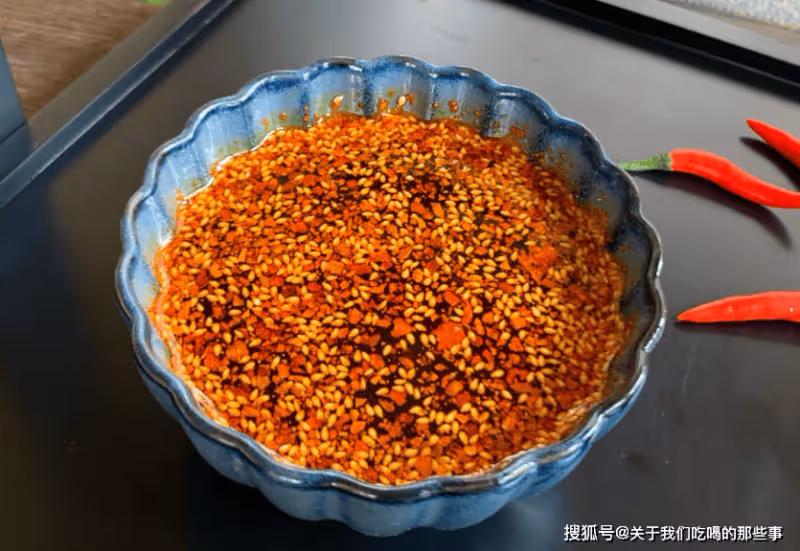 炸辣椒油,切記不要直接潑熱油,多加這3步,又香又辣拌啥都好吃