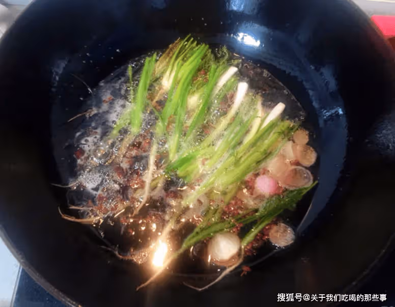 炸辣椒油,切記不要直接潑熱油,多加這3步,又香又辣拌啥都好吃