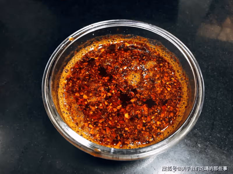 炸辣椒油,切記不要直接潑熱油,多加這3步,又香又辣拌啥都好吃