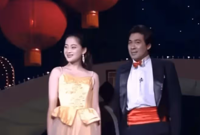 「最慘」國家一級演員：為前夫花400萬圓夢卻被拋棄，二婚嫁大11歲神秘丈夫