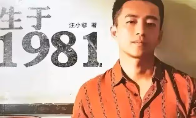 汪小菲太帥了!一身奶油色西裝,戴著一副黑色墨鏡一邊介紹麻六記產品