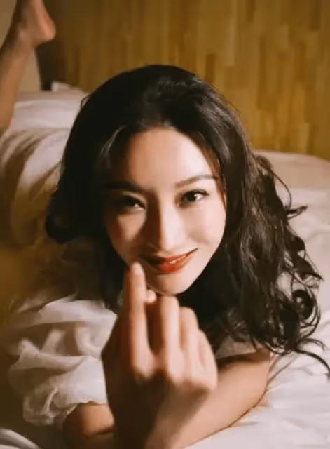 她曾是中國「乳神」,身材好到爆炸,曾出演《一路向西》。是宅男們的喜愛。