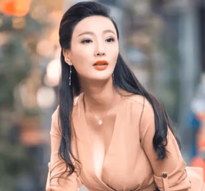 她曾是中國「乳神」,身材好到爆炸,曾出演《一路向西》。是宅男們的喜愛。