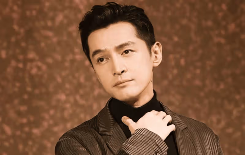 童年男神深陷困境!胡歌黑歷史被扒,從仙劍傳奇到現實的輿論漩渦