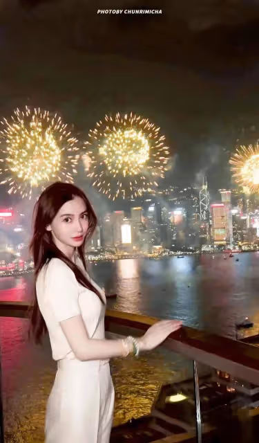 楊穎曬國慶看煙花vlog,回眸一笑百媚生太驚艷,美得讓人心動!
