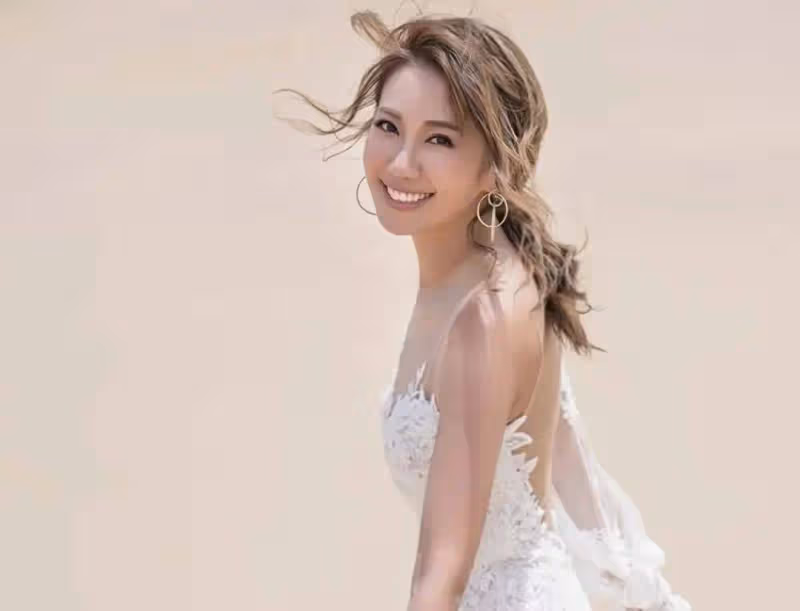 恭喜!40歲香港女星曬照宣布懷二胎,所屬組合曾經紅極一時