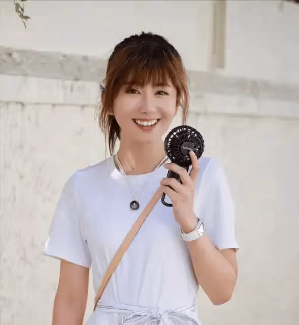 TVB小花慶祝結婚一周年,老公是上海富二代,坦言隨時會復出