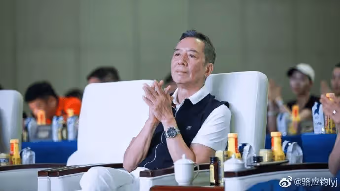 TVB老戲骨內地登台,面色紅潤狀態大好,曾做兩次手術休息半年