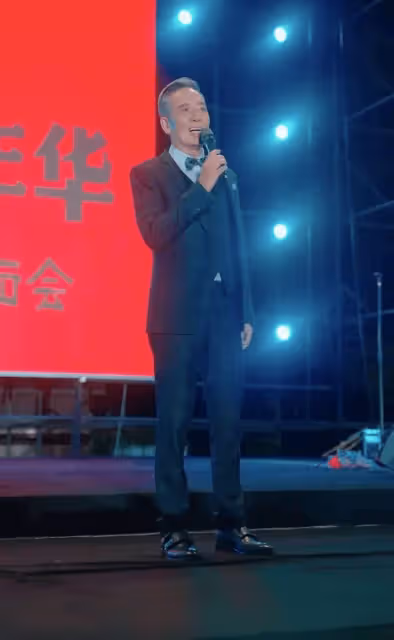 TVB老戲骨內地登台,面色紅潤狀態大好,曾做兩次手術休息半年