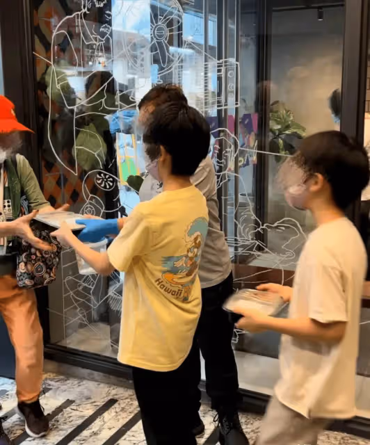 楊穎國慶看煙花秀,長發披肩回眸一笑好驚艷,美得讓人心動不已!