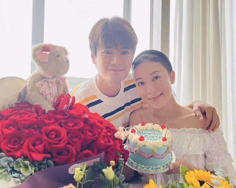 恭喜!TVB知名女星楊茜堯和老公羅子溢結婚八周年,曬合照秀恩愛