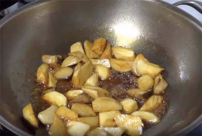 杏鮑菇最給力的吃法,三種調料一下鍋,味道濃香,好吃又下飯