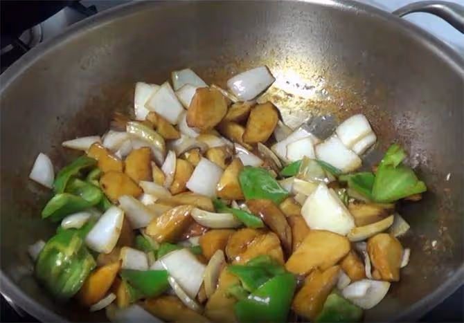 杏鮑菇最給力的吃法,三種調料一下鍋,味道濃香,好吃又下飯