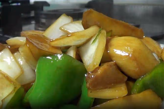 杏鮑菇最給力的吃法,三種調料一下鍋,味道濃香,好吃又下飯