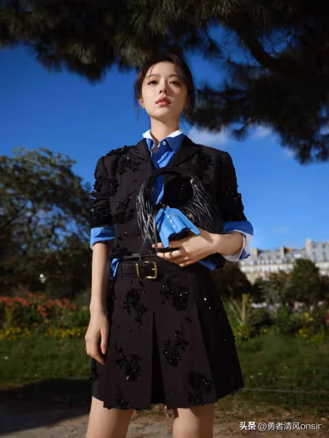 趙今麥法國拍照被偶遇,個子不高但臉蛋精緻 網友:和網圖差別不大