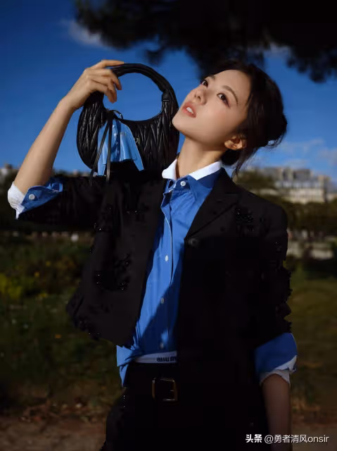 趙今麥法國拍照被偶遇,個子不高但臉蛋精緻 網友:和網圖差別不大