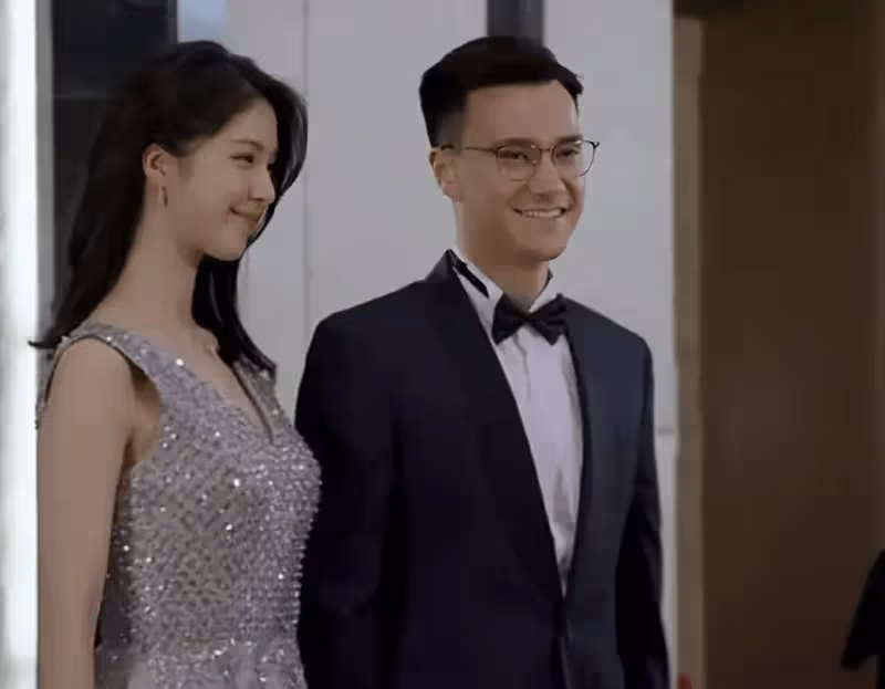 TVB港姐冠軍與小生被爆戀情,多部劇集待上演,不敢公開關係