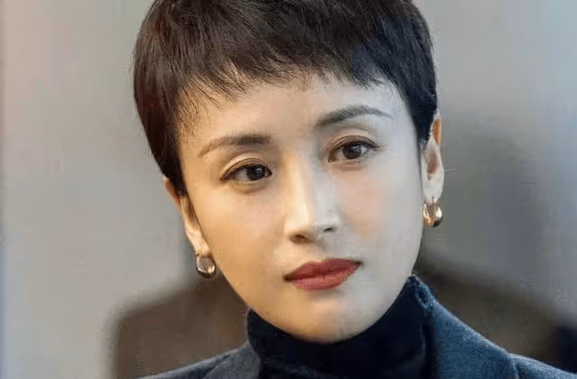 長得漂亮有演技,演了70部戲也沒紅,今44歲終於被殷桃帶紅了