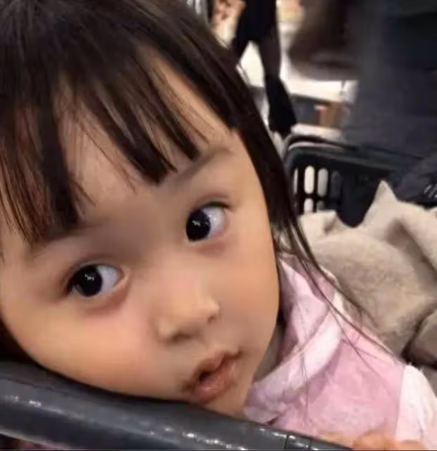 她2歲出道就年入百萬,因顏值太高被「禁止整容」,如今咋樣了?