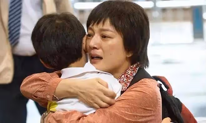 趙薇母親魏啟穎：丈夫去世，女兒被封殺，兒媳捲走5.2億，一手好牌打得稀爛！