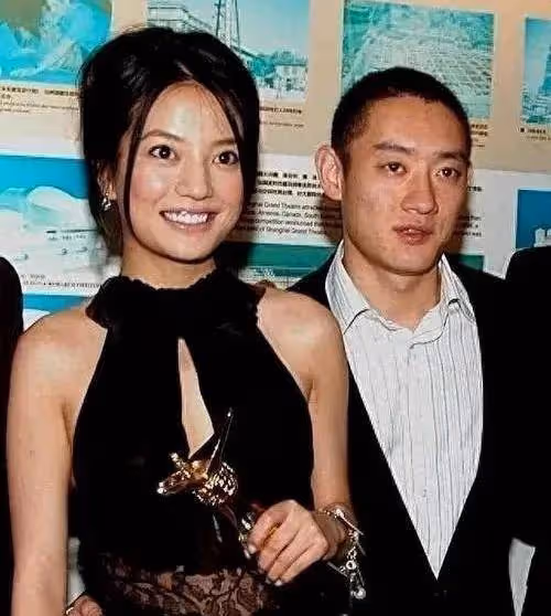 趙薇母親魏啟穎：丈夫去世，女兒被封殺，兒媳捲走5.2億，一手好牌打得稀爛！