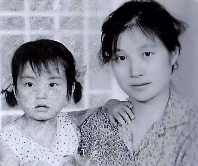 趙薇母親魏啟穎：丈夫去世，女兒被封殺，兒媳捲走5.2億，一手好牌打得稀爛！