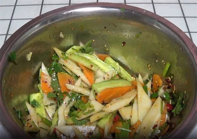 山藥新吃法,不炒不燉不放油,爽口脆嫩,開胃好吃,太給力了