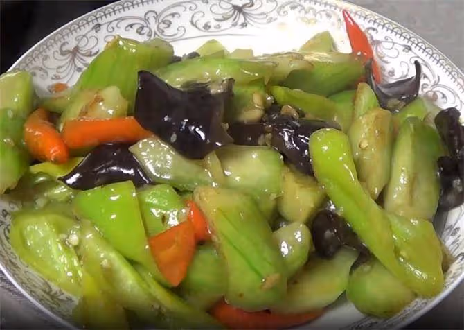愛吃絲瓜的收藏了,家常做法,絲瓜香辣嫩滑,營養健康,太下飯了