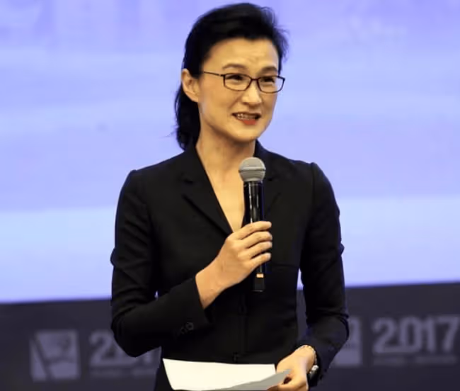 這兩位經常見的央視主持,原來是夫妻,低調了18年, 比嫁入豪門還幸福
