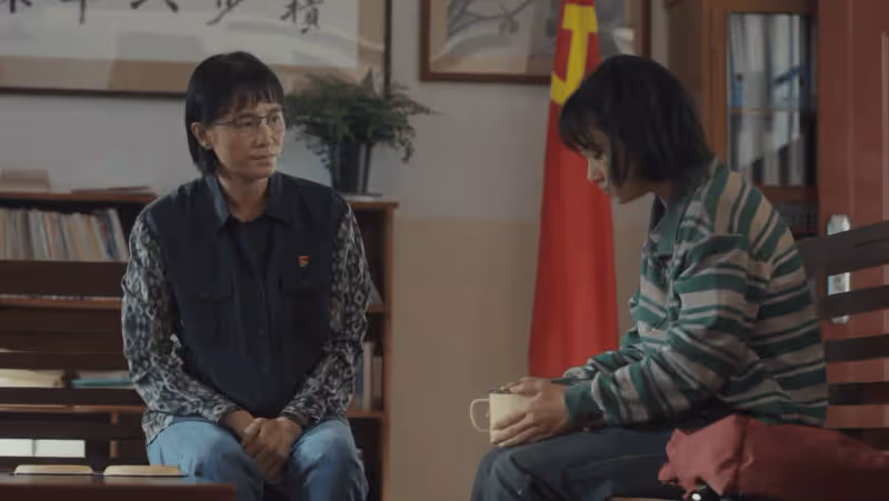 看了《山花爛漫時》的價值觀,才懂張桂梅為何戴了一輩子的黨徽