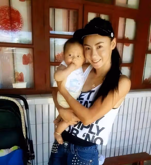 張柏芝領證,新歡曾霸占李小冉四年,謝賢只能無奈認可!