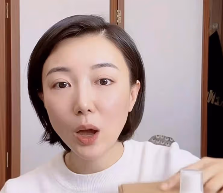 TVB前知名女星直播賣貨,狀態凍齡一副童顏,因跳艷舞事業盡毀