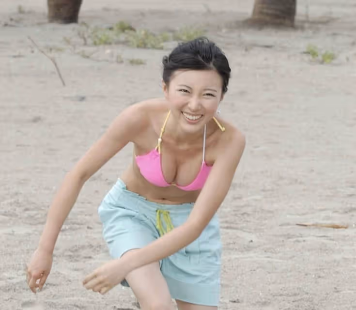 TVB前知名女星直播賣貨，狀態凍齡一副童顏，因跳艷舞事業盡毀