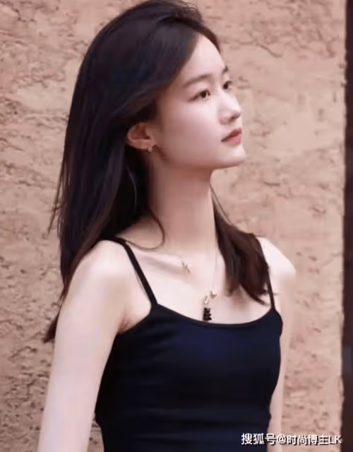 趙薇「女兒」因長得太好看!被全網禁止整容,如今16歲變化太大!