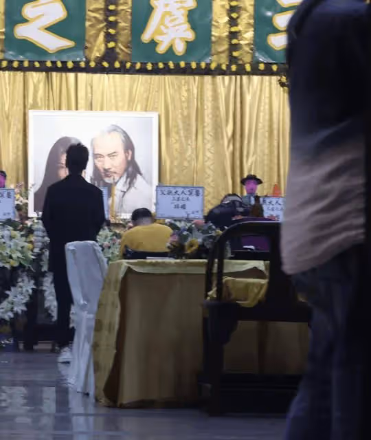 一路走好!徐少強夫婦去世!舊愛雪梨神情哀傷抵達靈堂!曾志偉現身送別