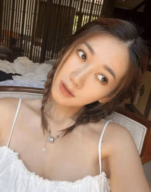 恭喜!香港女子組合成員宣布再做媽媽!曾為生子求生拜佛兩年!老公激動親肚皮