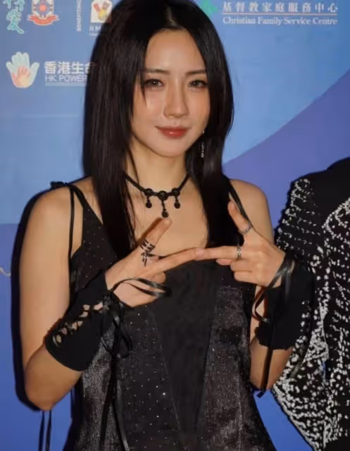 疑似情變!菊梓喬扮傻拒談緋聞男友稱少聯絡,二人關係撲朔迷離