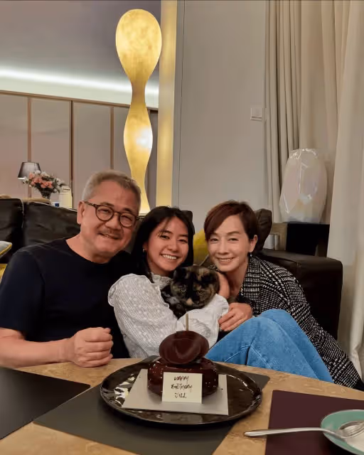 毛舜筠大女兒結婚後,二女兒也傳出好消息,買豪宅為女兒回港準備