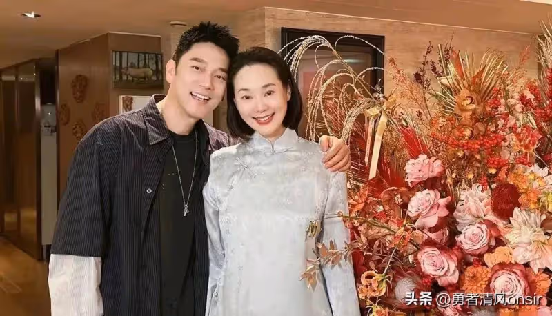 55歲林依輪帶兒子看孫穎莎比賽,兩人看上去像兄弟 兒子顏值不隨爸