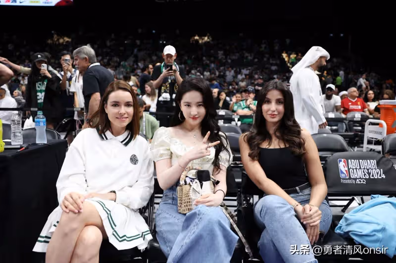 劉亦菲觀賽NBA美圖,神仙姐姐還是那麼驚艷!從內而外散發的美