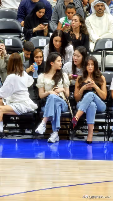 劉亦菲觀賽NBA美圖,神仙姐姐還是那麼驚艷!從內而外散發的美