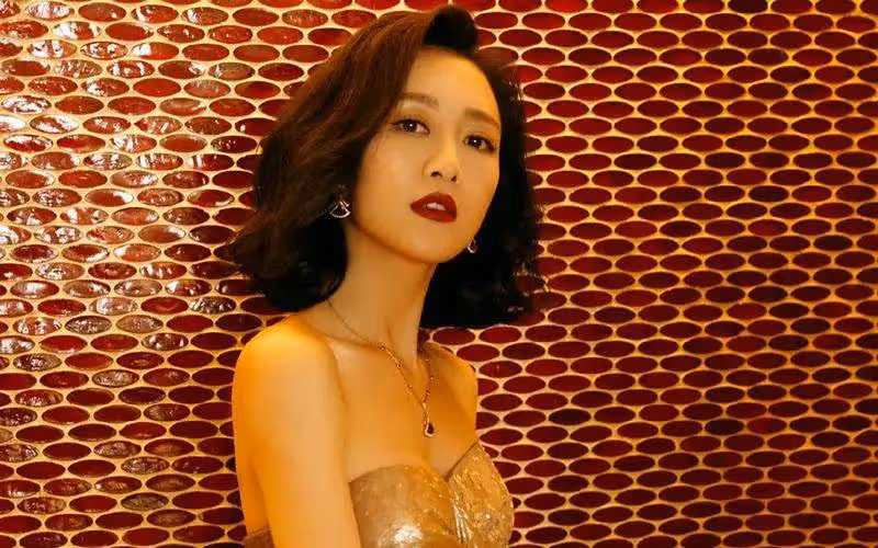 「汪曼春」王鷗各類寫真身材火辣!膚白貌美太性感妖艷