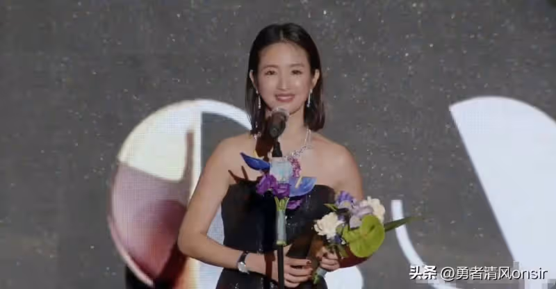 釜山國際電影節:胡歌獲視帝,好友林依晨獲視後,周冬雨頒獎嘉賓