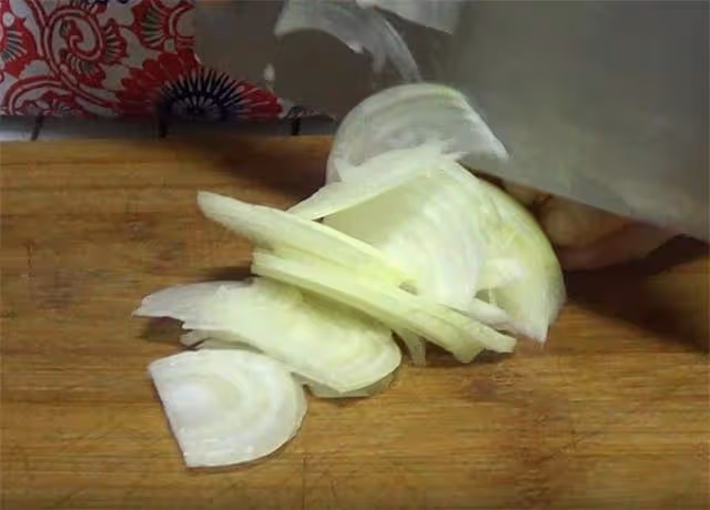 這樣做的韭菜吃著才過癮,簡單一拌就做好,韭菜生吃真給力